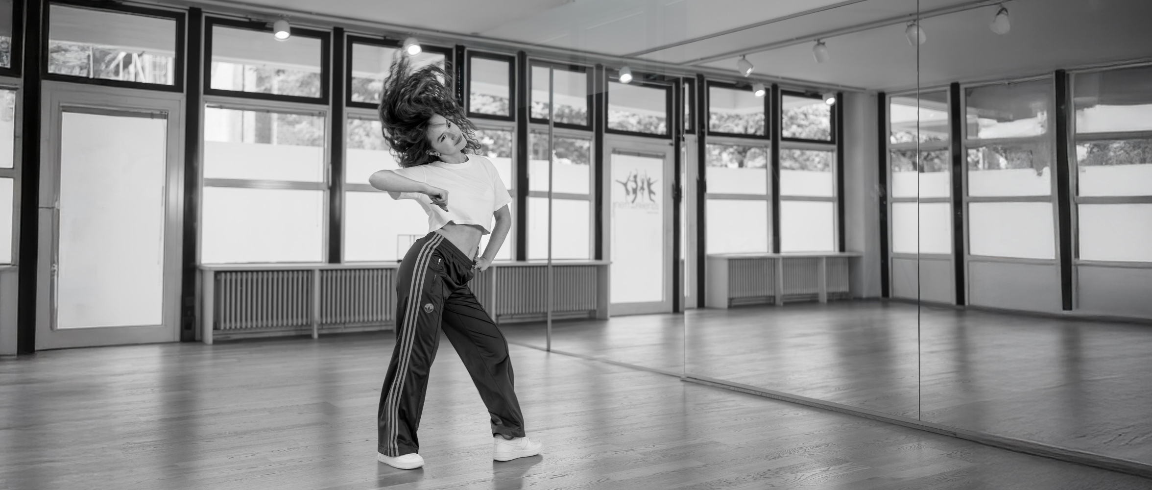 Commercial Ladystyle Kurs in Köln – Tänzerin mit femininer Ausstrahlung bei NAF Dance